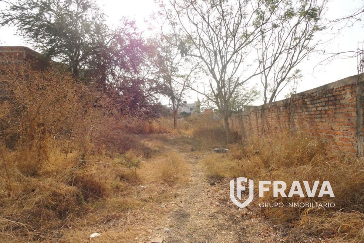 VENTA DE TERRENO EN TLAQUEPAQUE EN COLONIA TATEPOSCO