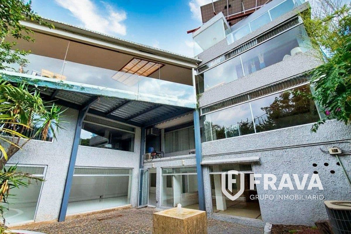 EDIFICIO DE OFICINAS EN VENTA EN JARDINES DEL BOSQUE