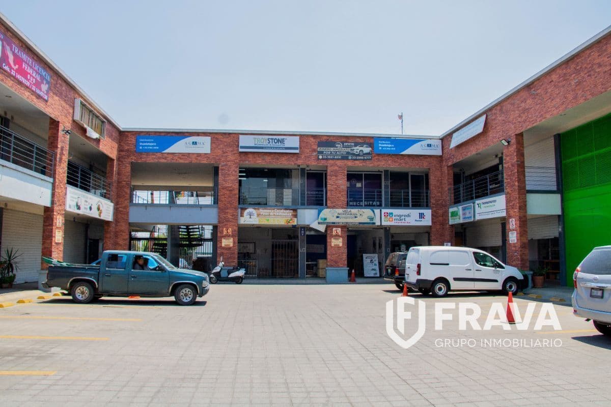 VENTA DE PLAZA COMERCIAL EN PLAZA PREMIER