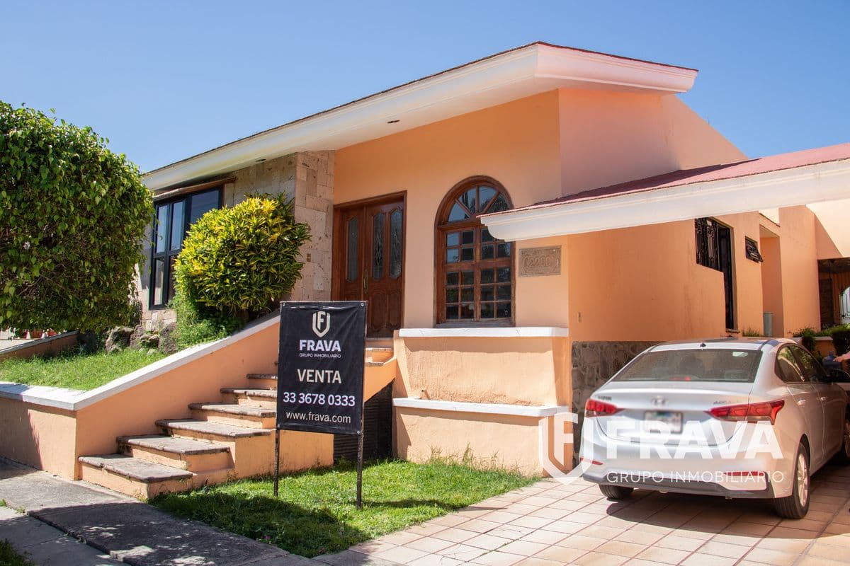 VENTA DE CASA EN BUGAMBILIAS