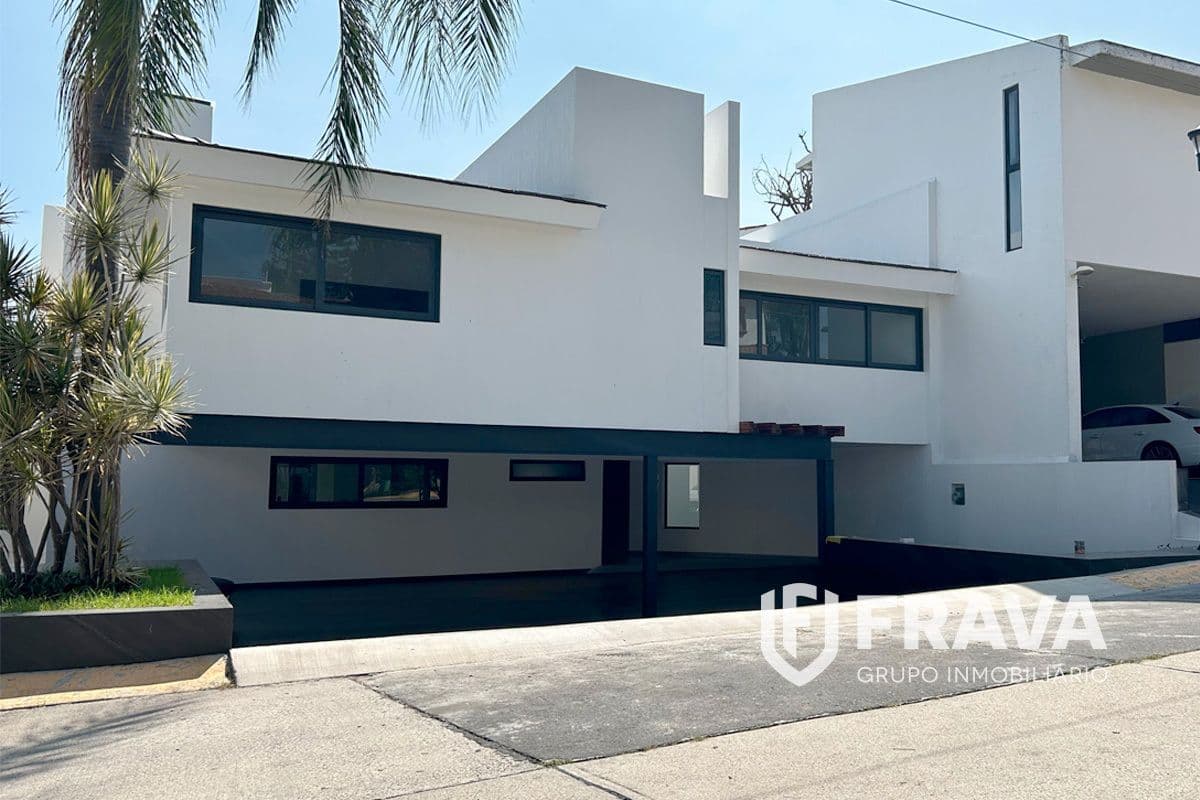 VENTA DE CASA EN LOMA REAL 1