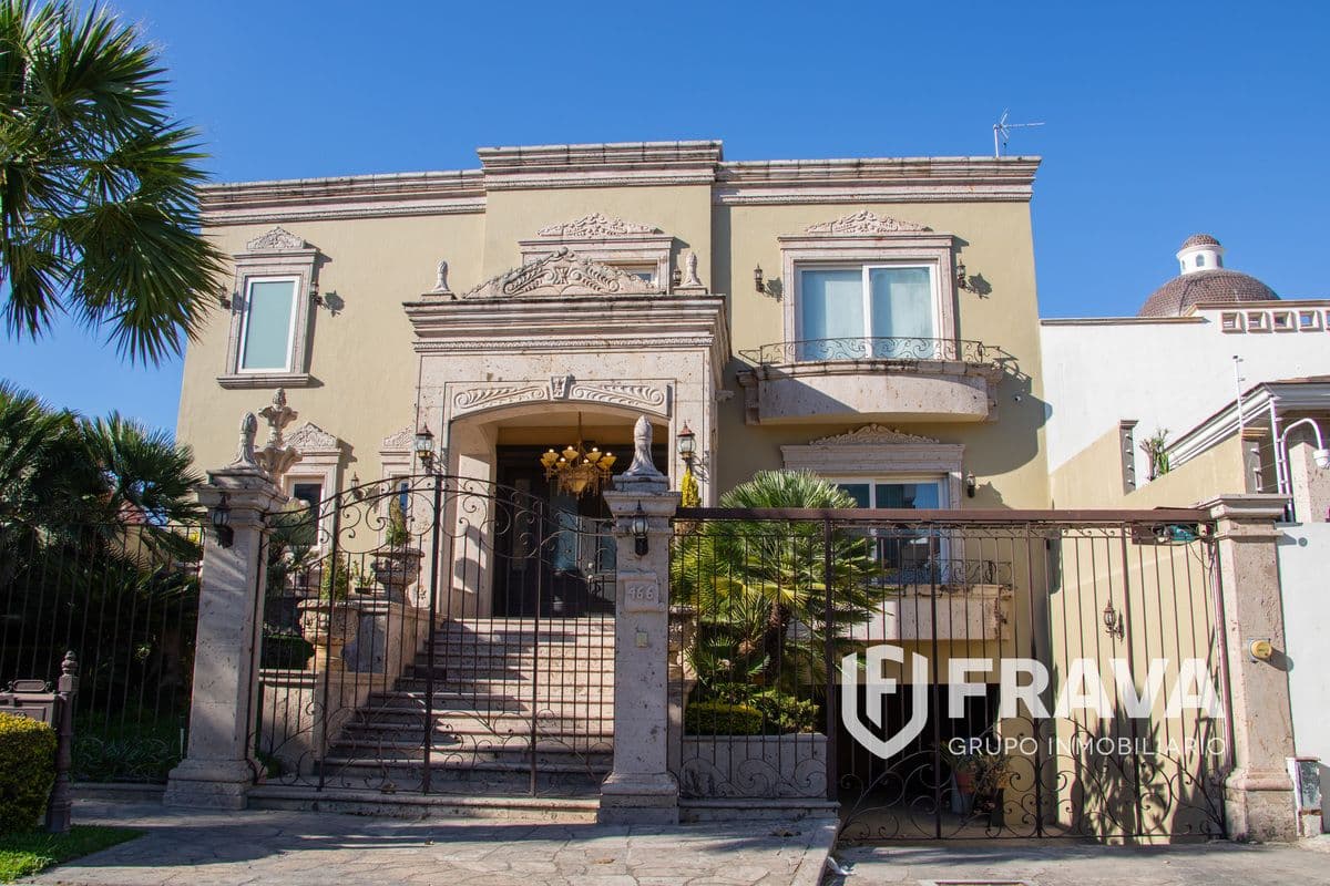 VENTA DE CASA EN BUGAMBILIAS
