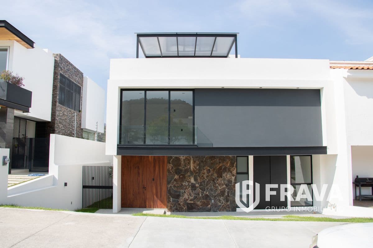 CASA EN VENTA EN FRACCIONAMIENTO LOS ROBLES