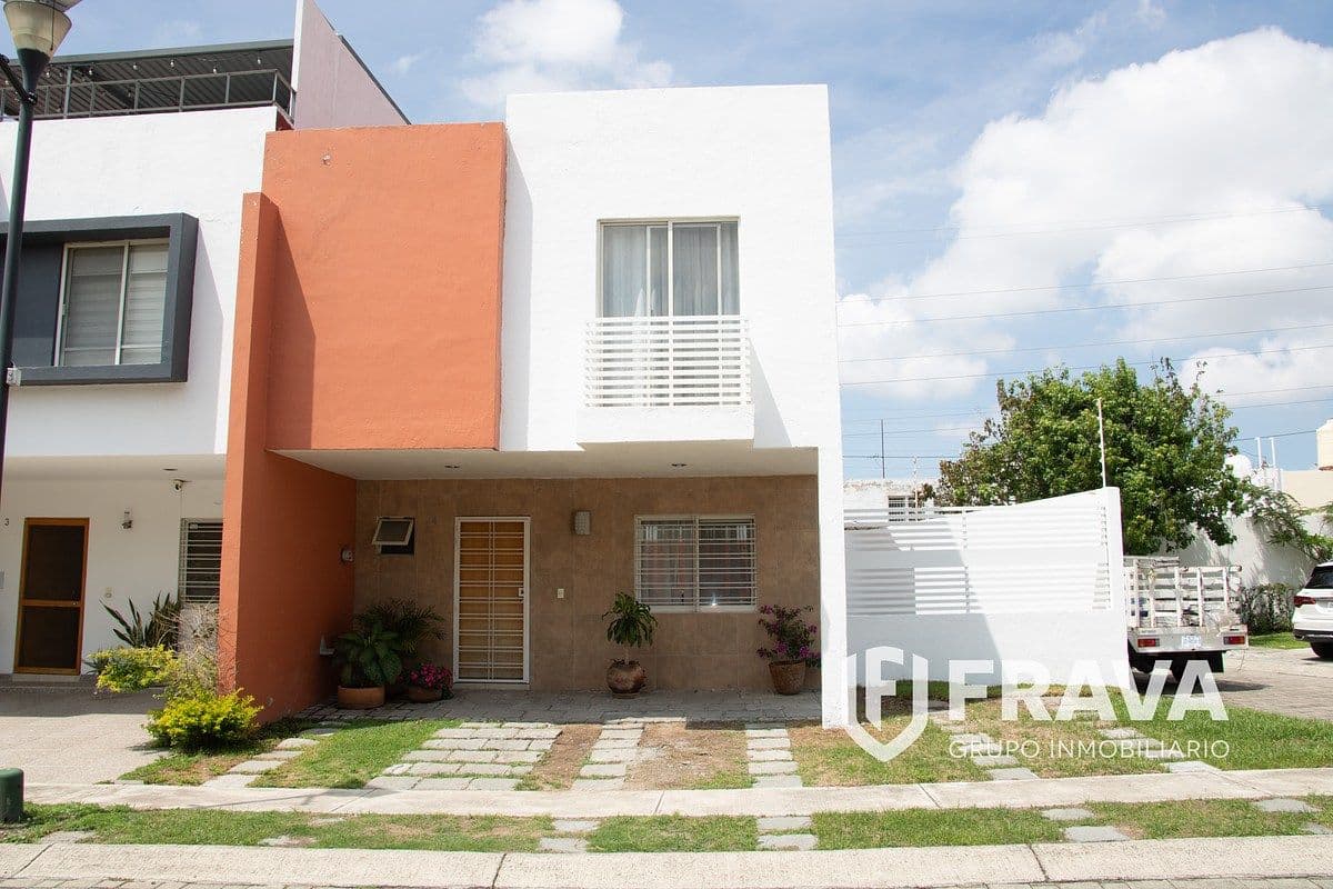 CASA EN RENTA EN PARQUES DEL BOSQUE, TLAQUEPAQUE