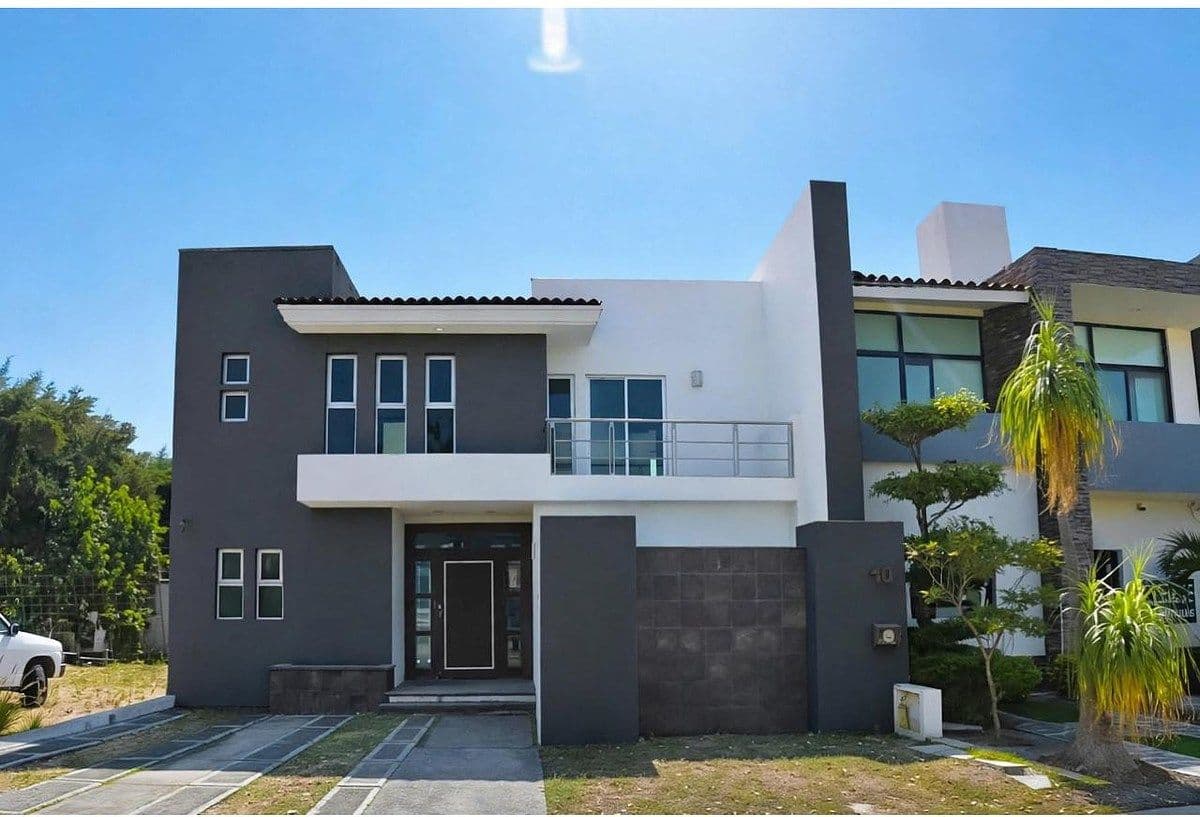 CASA EN VENTA EN SENDERO DE LAS MORAS